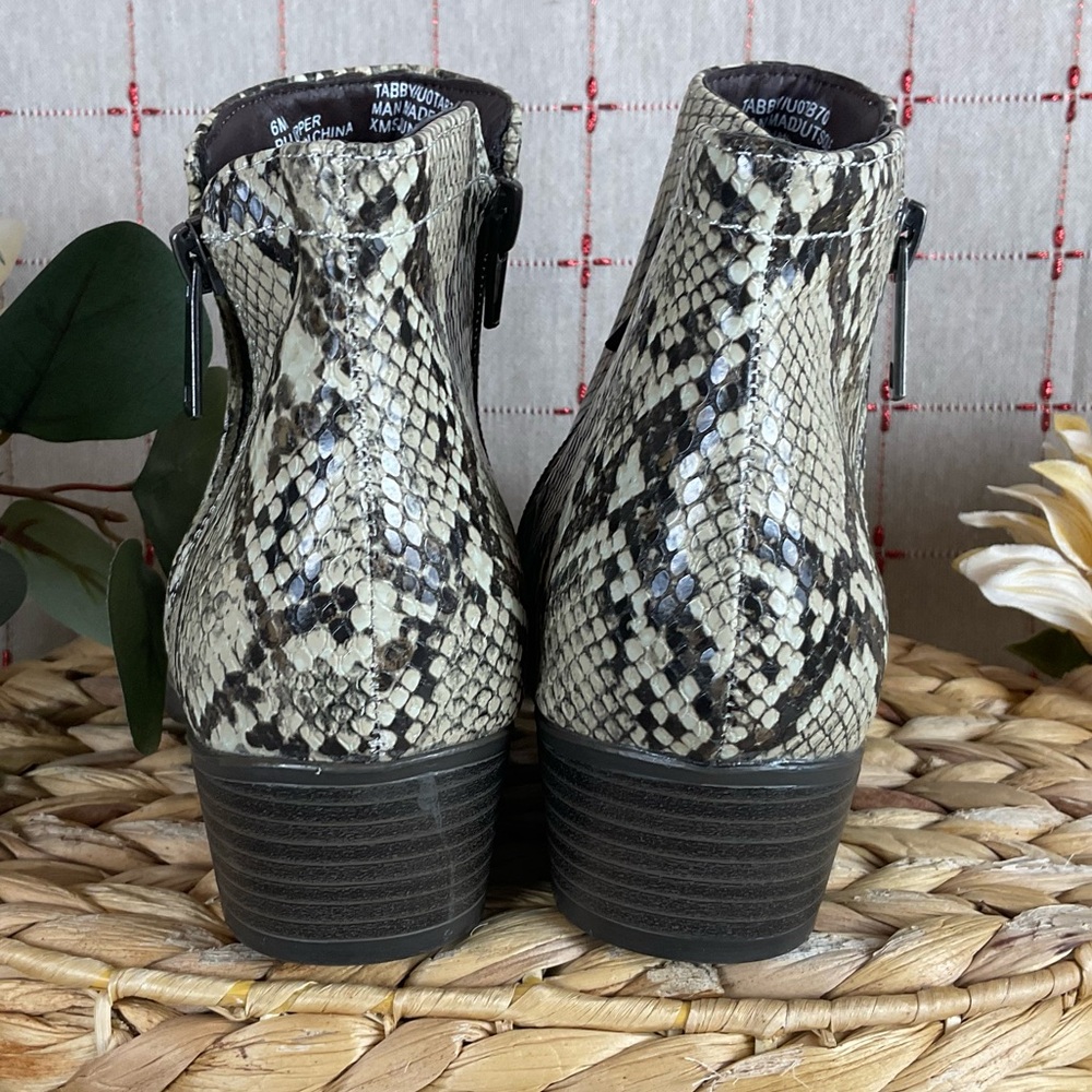 UnionBay “Tabby” Snakeskin Embossed Faux Leather Ankle Boots Sz 6 union bay new - Picture 4 of 5